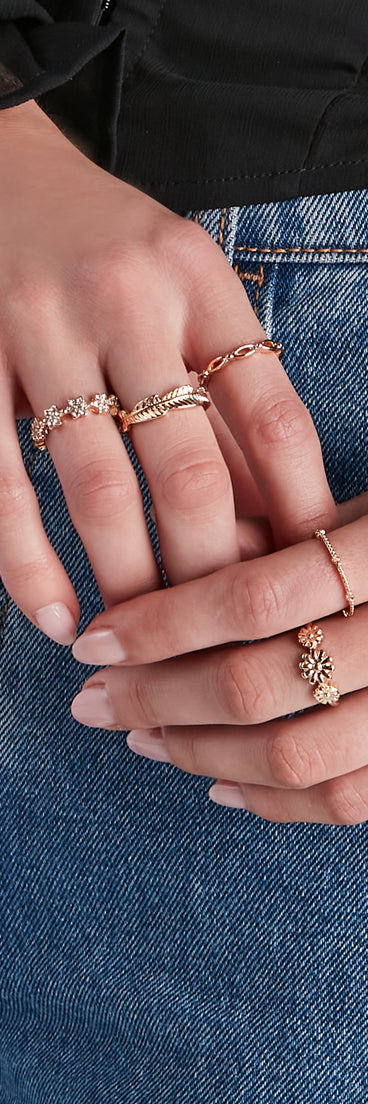 Prettiest Details Flower Ring Set is a fire pick to create 2023 festival outfits, concert dresses, outfits for raves, or to complete your best party outfits or clubwear!