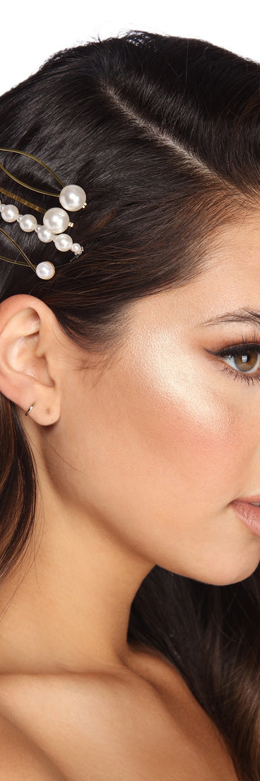 Chic In Pearls Bobby Pin Set is the perfect Homecoming look pick with on-trend details to make the 2023 HOCO dance your most memorable event yet!
