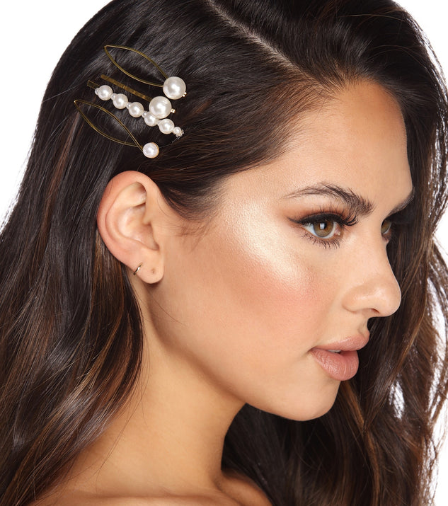 Chic In Pearls Bobby Pin Set is the perfect Homecoming look pick with on-trend details to make the 2023 HOCO dance your most memorable event yet!