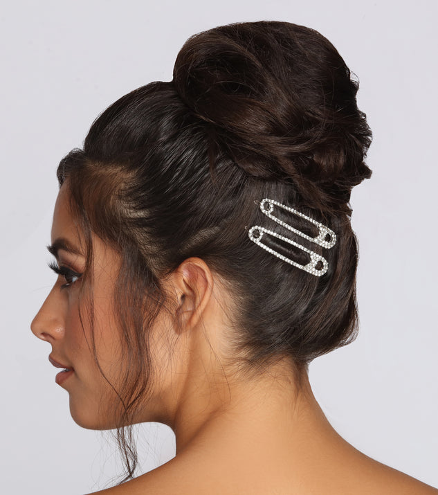 Safety Pin Barrettes is a trendy pick to create 2023 festival outfits, festival dresses, outfits for concerts or raves, and complete your best party outfits!