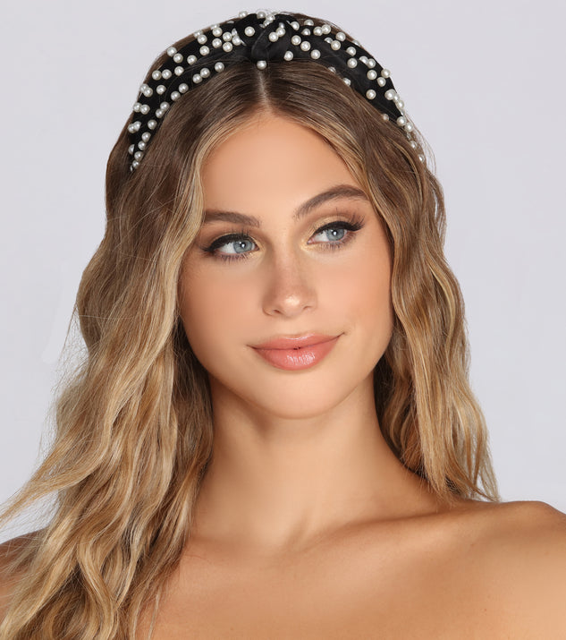 Pearl It Up Headband is the perfect Homecoming look pick with on-trend details to make the 2023 HOCO dance your most memorable event yet!