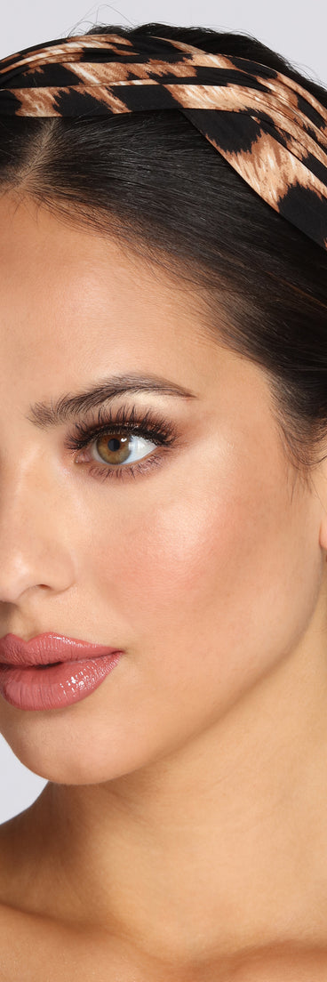 Ribbon Wave Fabric Headband is a trendy pick to create 2023 festival outfits, festival dresses, outfits for concerts or raves, and complete your best party outfits!