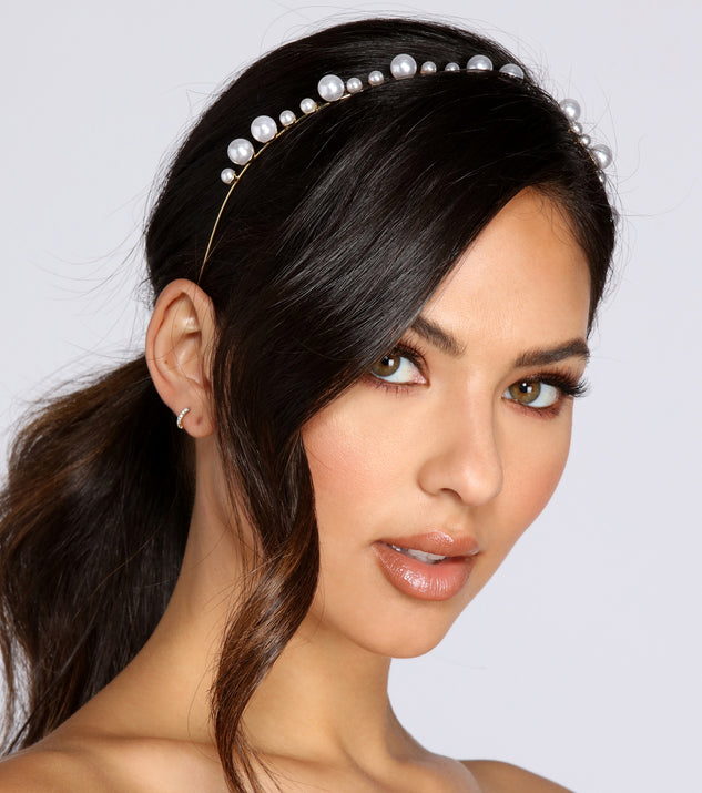 Pearlescent Goddess Headband is the perfect Homecoming look pick with on-trend details to make the 2023 HOCO dance your most memorable event yet!