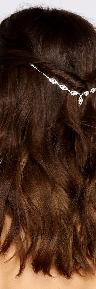 Rhinestone Halo Head Chain is the perfect Homecoming look pick with on-trend details to make the 2023 HOCO dance your most memorable event yet!