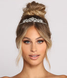 With Dream In Luxe Rhinestone Tiara as your homecoming jewelry or accessories, your 2023 Homecoming dress look will be fire!