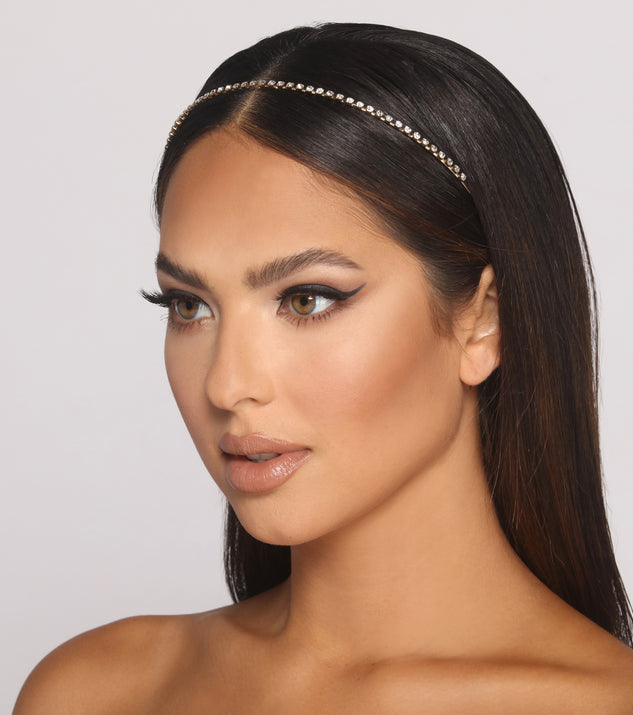 With Dainty Mini Rhinestone Headband as your homecoming jewelry or accessories, your 2023 Homecoming dress look will be fire!