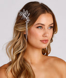 Floral Beauty Rhinestone Hair Comb is the perfect Homecoming look pick with on-trend details to make the 2023 HOCO dance your most memorable event yet!