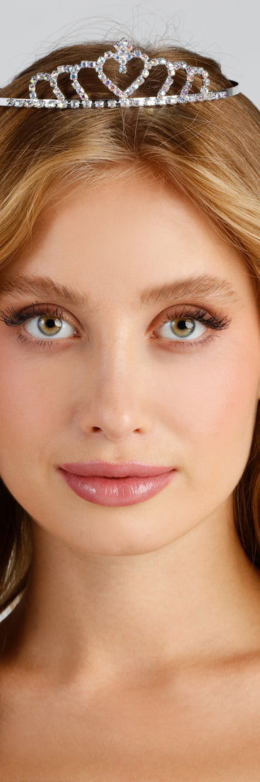 Fall In Love Rhinestone Tiara is the perfect Homecoming look pick with on-trend details to make the 2023 HOCO dance your most memorable event yet!