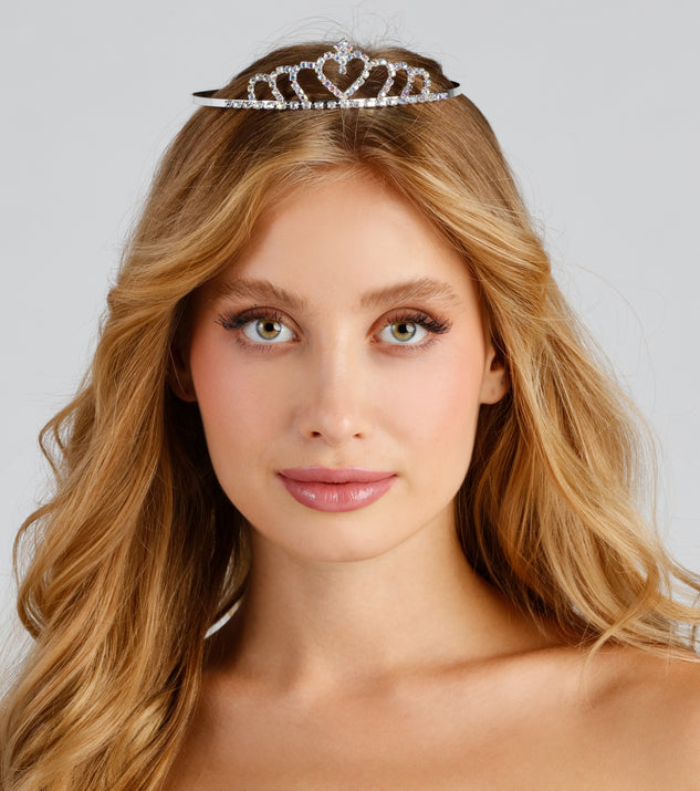Fall In Love Rhinestone Tiara is the perfect Homecoming look pick with on-trend details to make the 2023 HOCO dance your most memorable event yet!