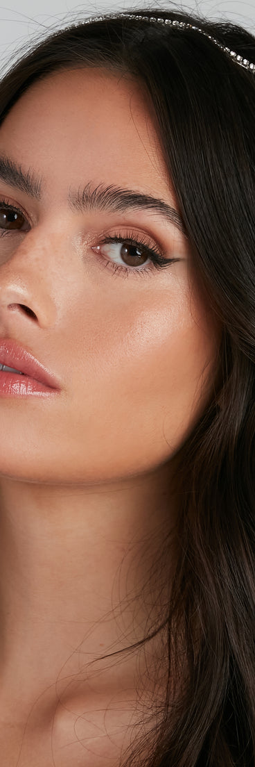 Dainty Rhinestone Scallop Headband is the perfect Homecoming look pick with on-trend details to make the 2023 HOCO dance your most memorable event yet!