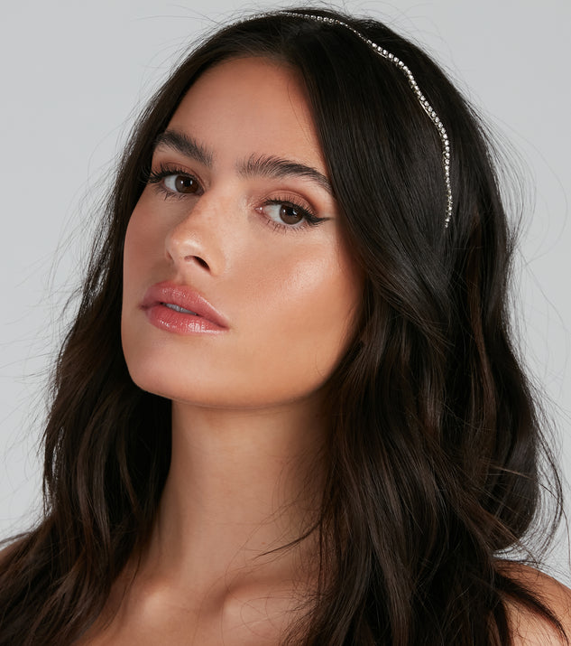 Dainty Rhinestone Scallop Headband is the perfect Homecoming look pick with on-trend details to make the 2023 HOCO dance your most memorable event yet!