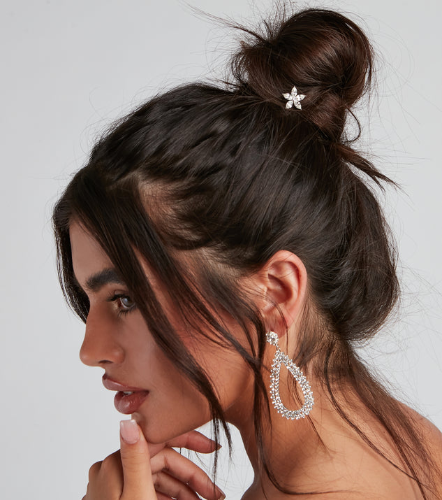 Flower Adoration Rhine Hair Pin is a trendy pick to create 2023 festival outfits, festival dresses, outfits for concerts or raves, and complete your best party outfits!