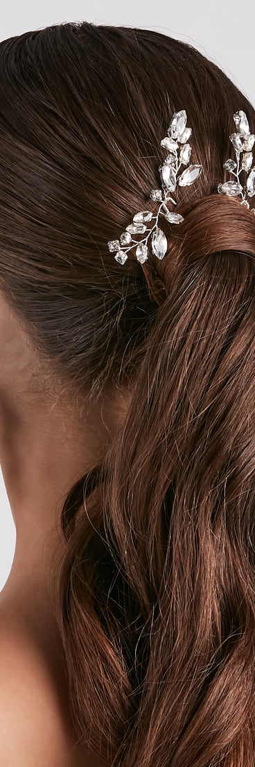 Mystic Charm Leaf Hair Pins creates the perfect New Year’s Eve Outfit or new years dress with stylish details in the latest trends to ring in 2023!
