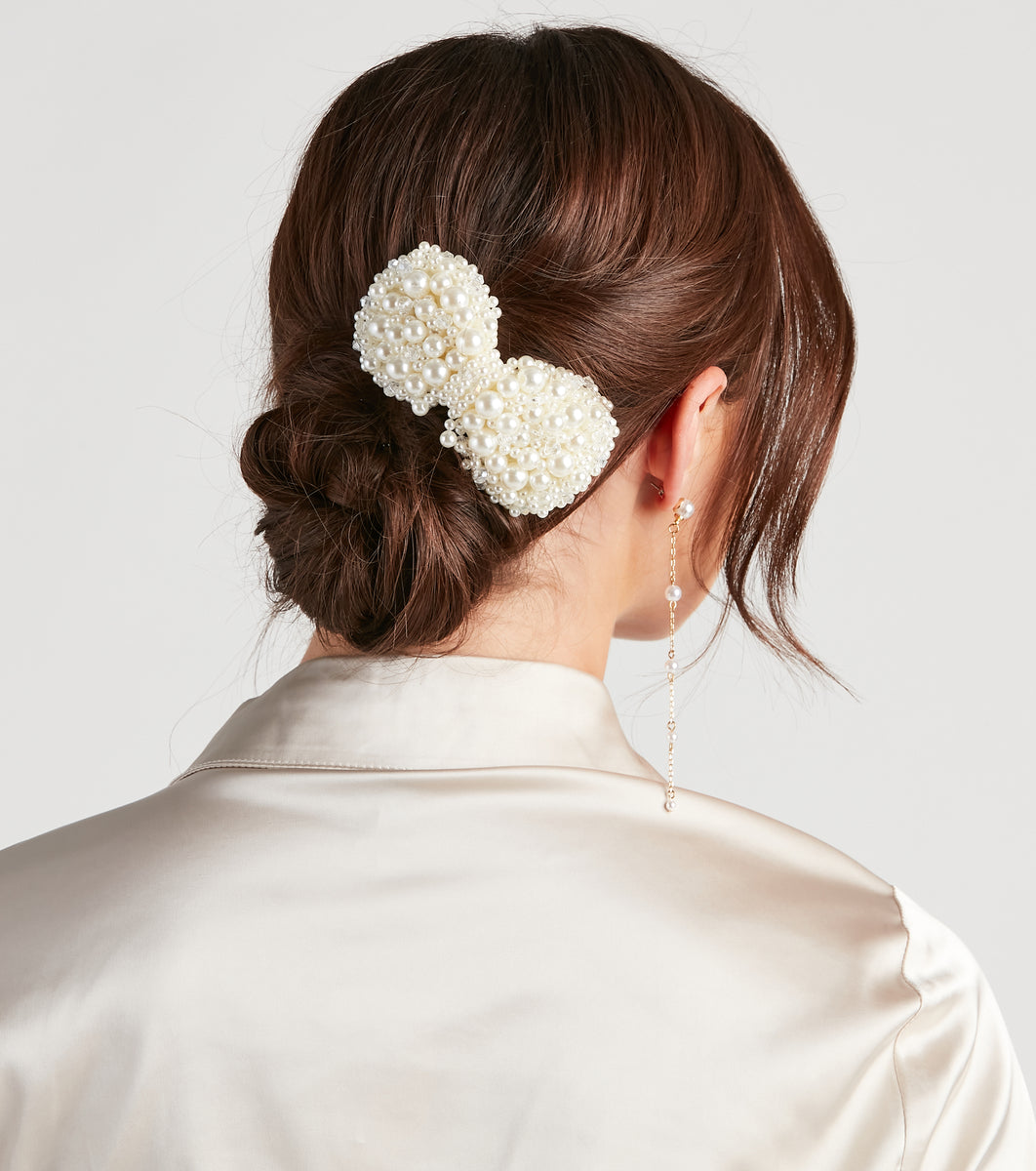 Adorably-Chic Pearl Bow Hair Clip
