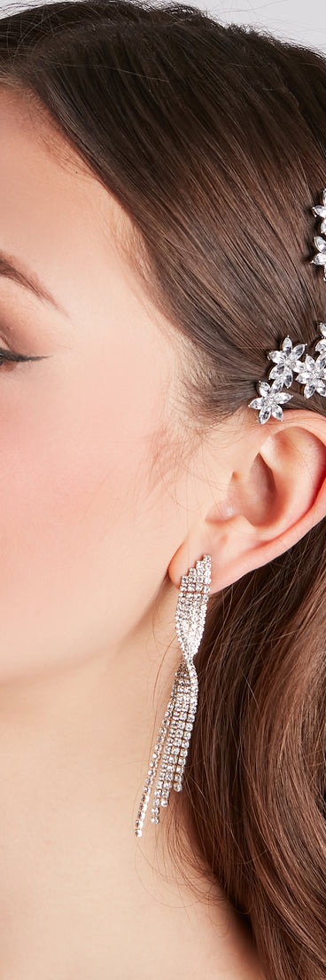 With Bloom With Glamour Rhinestone Floral Barrette Set as your homecoming jewelry or accessories, your 2023 Homecoming dress look will be fire!