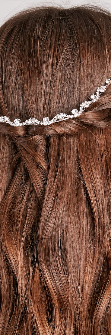 With Such A Dream Rhinestone Hair Accessory as your homecoming jewelry or accessories, your 2023 Homecoming dress look will be fire!