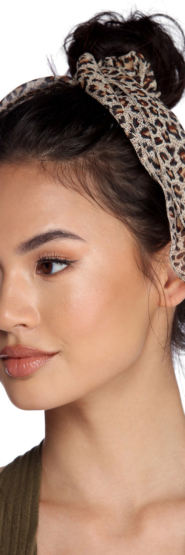 Stripes And Spots Scrunchie Scarf Set is a trendy pick to create 2023 festival outfits, festival dresses, outfits for concerts or raves, and complete your best party outfits!