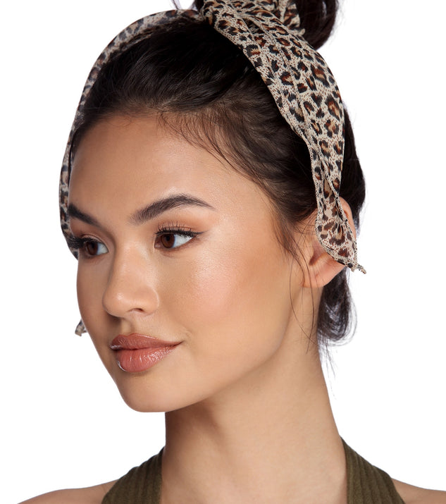 Stripes And Spots Scrunchie Scarf Set is a trendy pick to create 2023 festival outfits, festival dresses, outfits for concerts or raves, and complete your best party outfits!