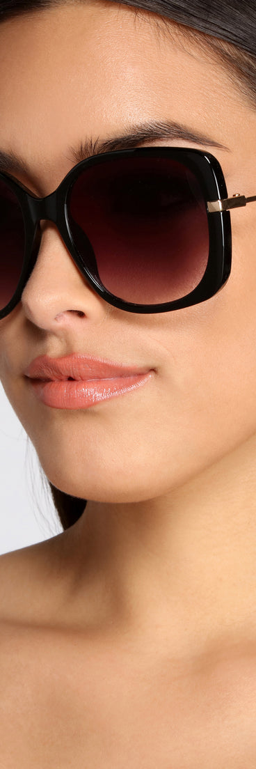 Diva Alert Sunglasses is a trendy pick to create 2023 festival outfits, festival dresses, outfits for concerts or raves, and complete your best party outfits!
