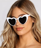 With Love Heart Sunglasses is a trendy pick to create 2023 festival outfits, festival dresses, outfits for concerts or raves, and complete your best party outfits!