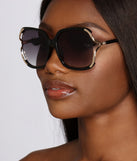 Live It Up Sunglasses is a trendy pick to create 2023 festival outfits, festival dresses, outfits for concerts or raves, and complete your best party outfits!
