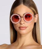 Flower Child Round Daisy Sunglasses is a trendy pick to create 2023 festival outfits, festival dresses, outfits for concerts or raves, and complete your best party outfits!