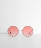 Flower Child Round Daisy Sunglasses is a trendy pick to create 2023 festival outfits, festival dresses, outfits for concerts or raves, and complete your best party outfits!