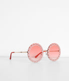Flower Child Round Daisy Sunglasses is a trendy pick to create 2023 festival outfits, festival dresses, outfits for concerts or raves, and complete your best party outfits!