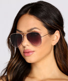 Major Vibes Aviator Sunglasses is a trendy pick to create 2023 festival outfits, festival dresses, outfits for concerts or raves, and complete your best party outfits!