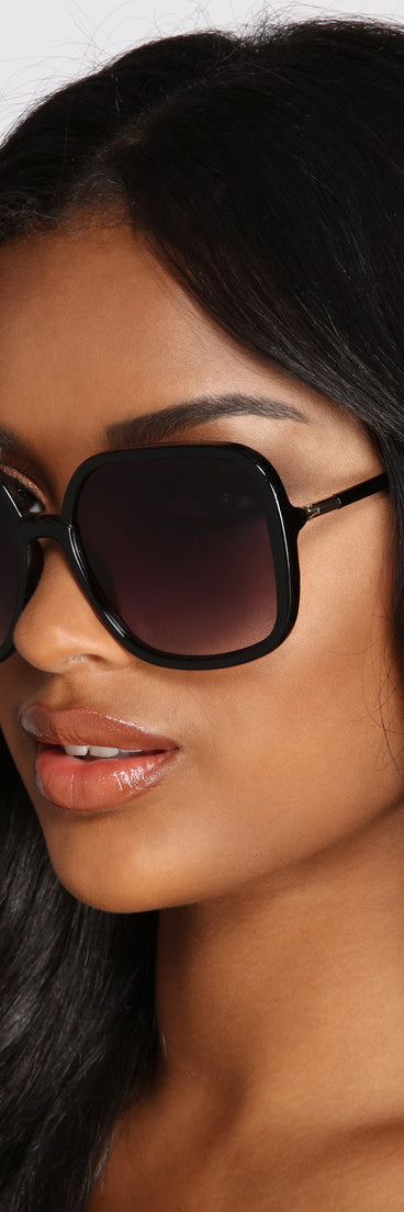 Truly Posh Over-sized Square Sunglasses is a trendy pick to create 2023 festival outfits, festival dresses, outfits for concerts or raves, and complete your best party outfits!