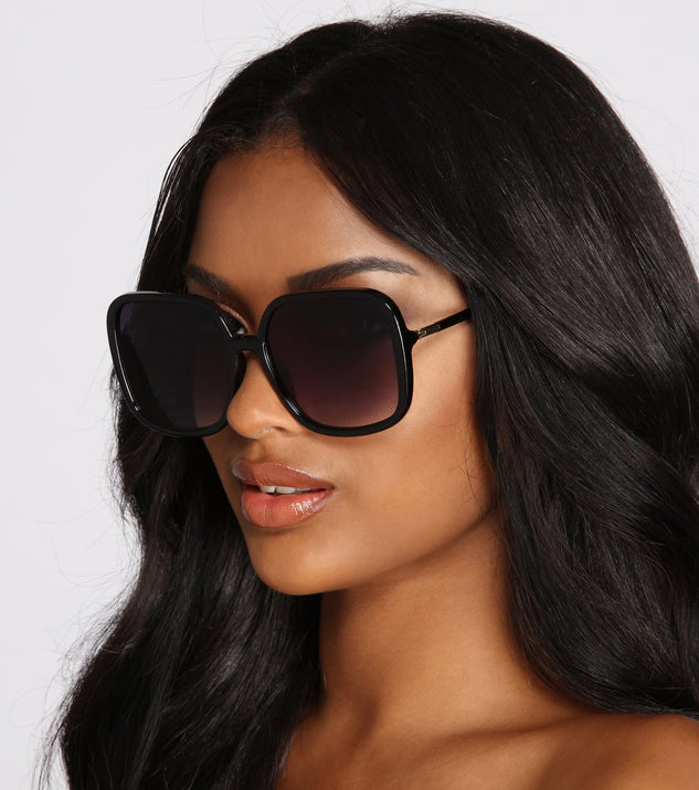 Truly Posh Over-sized Square Sunglasses is a trendy pick to create 2023 festival outfits, festival dresses, outfits for concerts or raves, and complete your best party outfits!