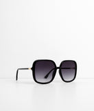 Truly Posh Over-sized Square Sunglasses is a trendy pick to create 2023 festival outfits, festival dresses, outfits for concerts or raves, and complete your best party outfits!