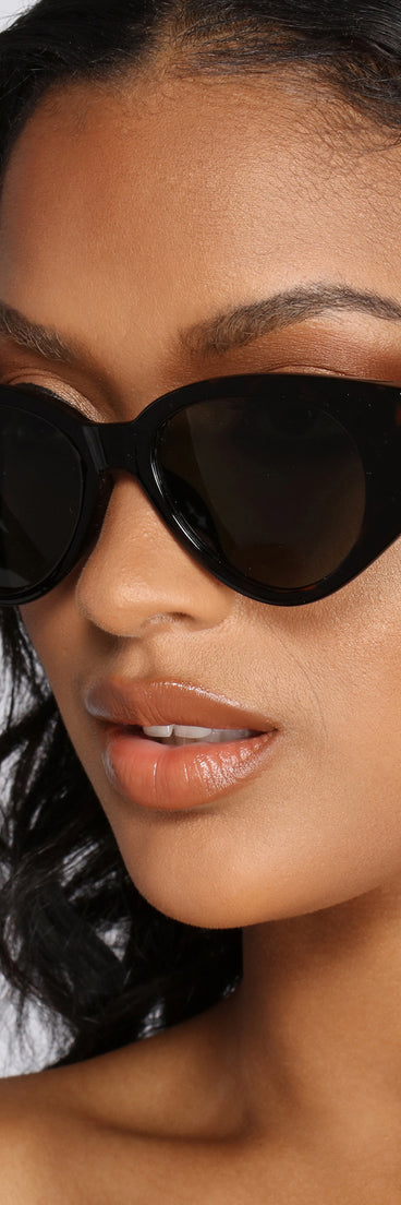 Forever Chill Cat Eye Sunglasses is a trendy pick to create 2023 festival outfits, festival dresses, outfits for concerts or raves, and complete your best party outfits!