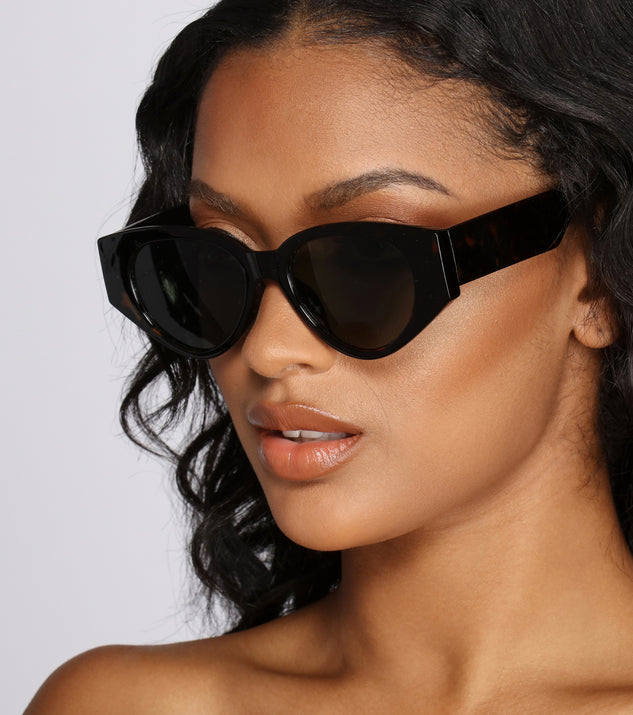 Forever Chill Cat Eye Sunglasses is a trendy pick to create 2023 festival outfits, festival dresses, outfits for concerts or raves, and complete your best party outfits!