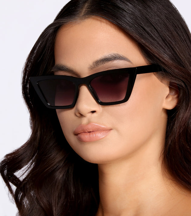Keep It Kewl Ombre Cat Eye Sunglasses is a trendy pick to create 2023 festival outfits, festival dresses, outfits for concerts or raves, and complete your best party outfits!