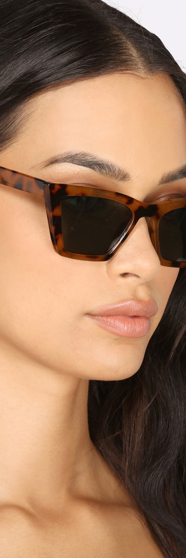 Gimme Shade Cat Eye Sunglasses is a trendy pick to create 2023 festival outfits, festival dresses, outfits for concerts or raves, and complete your best party outfits!