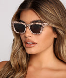 Trendsetting Diva Cat-Eye Sunglasses