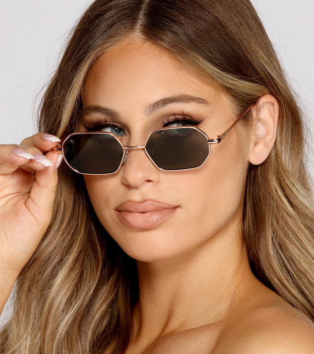 All Eyes On You Sunglasses is a trendy pick to create 2023 festival outfits, festival dresses, outfits for concerts or raves, and complete your best party outfits!