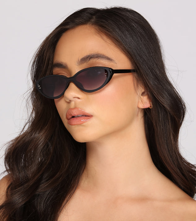 Major Babe Cat Eye Sunglasses is a trendy pick to create 2023 festival outfits, festival dresses, outfits for concerts or raves, and complete your best party outfits!