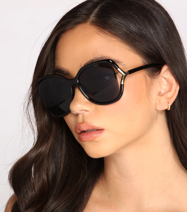 Major Fashion Diva Sunglasses is a trendy pick to create 2023 festival outfits, festival dresses, outfits for concerts or raves, and complete your best party outfits!