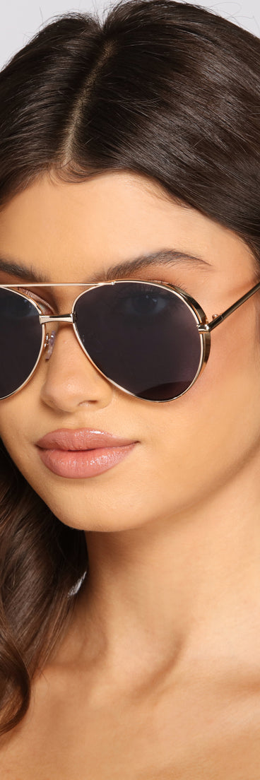 Sleek And Stylish Aviator Sunglasses
