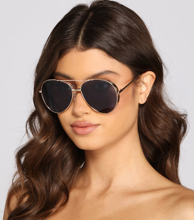 Sleek And Stylish Aviator Sunglasses
