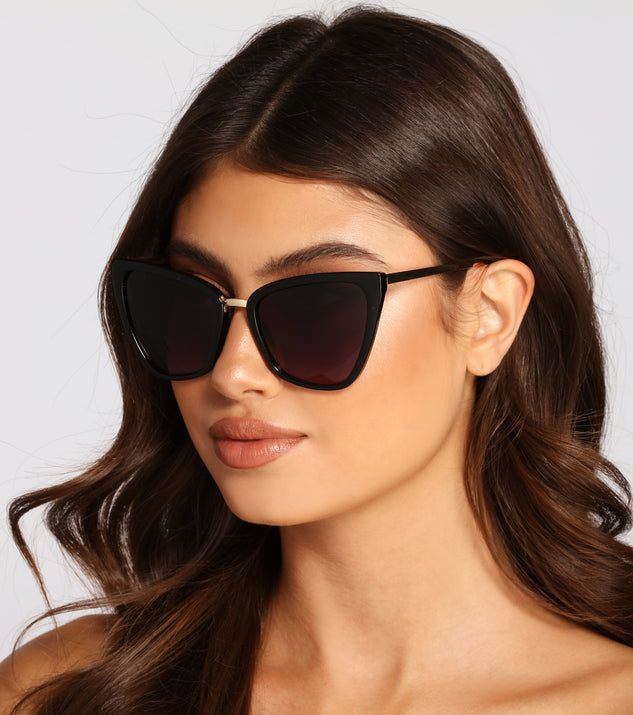 Trendy Diva Oversized Cat Eye Sunglasses is a trendy pick to create 2023 festival outfits, festival dresses, outfits for concerts or raves, and complete your best party outfits!