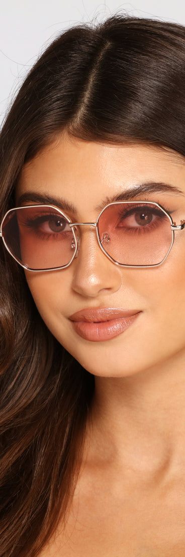 Making Trends Geometric Sunglasses is a trendy pick to create 2023 festival outfits, festival dresses, outfits for concerts or raves, and complete your best party outfits!