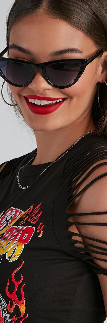 On Fleek Cat Eye Sunglasses is a trendy pick to create 2023 festival outfits, festival dresses, outfits for concerts or raves, and complete your best party outfits!