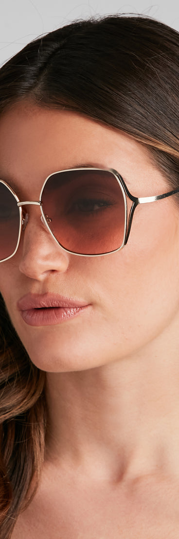 Trendy Staple Oversized Sunglasses is a trendy pick to create 2023 festival outfits, festival dresses, outfits for concerts or raves, and complete your best party outfits!