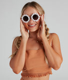 Daisy Girl Sunglasses is a trendy pick to create 2023 festival outfits, festival dresses, outfits for concerts or raves, and complete your best party outfits!
