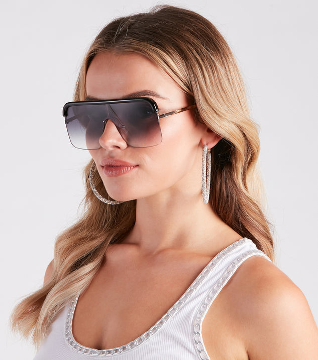 Trendy Moves Flat-Top Oversized Sunglasses is a fire pick to create 2023 festival outfits, concert dresses, outfits for raves, or to complete your best party outfits or clubwear!