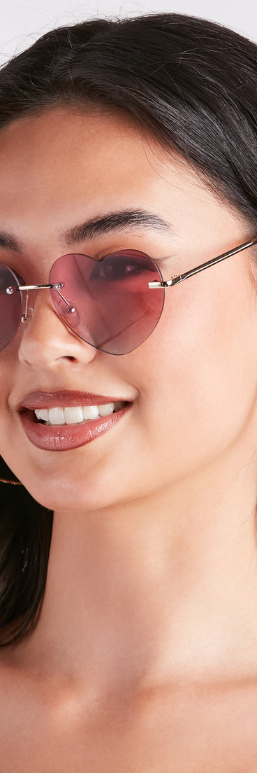 Summer Fling Heart-Shaped Sunglasses is a fire pick to create 2023 festival outfits, concert dresses, outfits for raves, or to complete your best party outfits or clubwear!