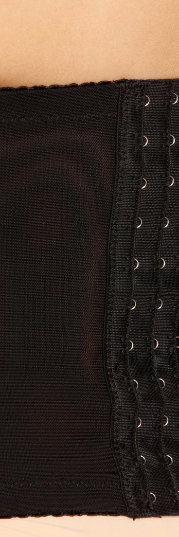 Lace Waist Cinching Hourglass Shapewear provides essential lift and support for creating your best summer outfits of the season for 2023!